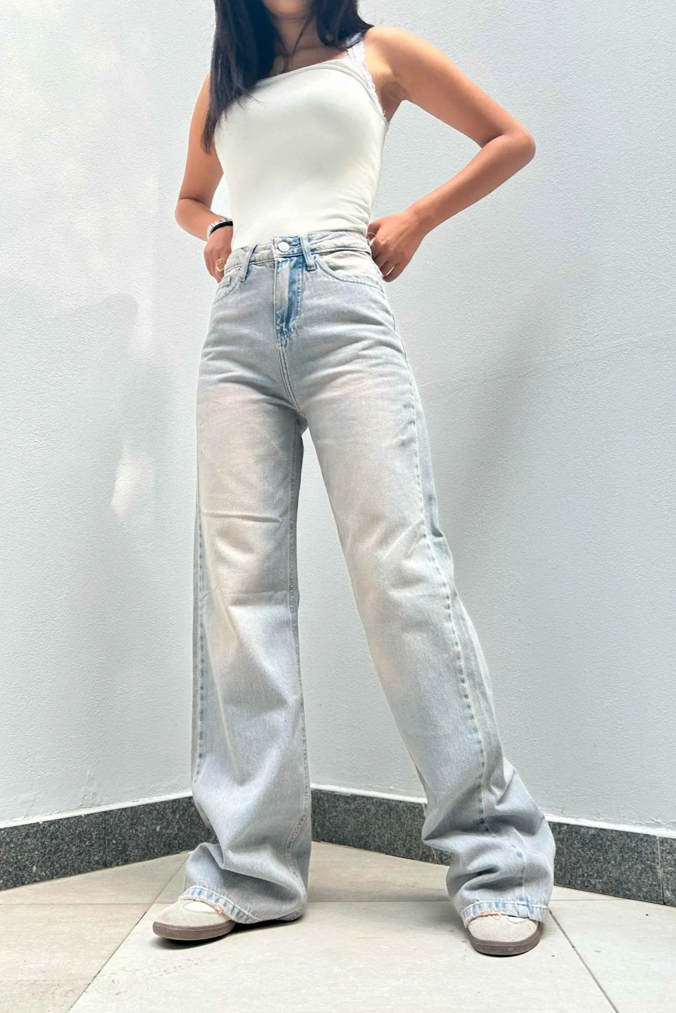 Baggy - Iced Vintage Light Blue With A Tint Of Pink Jeans.